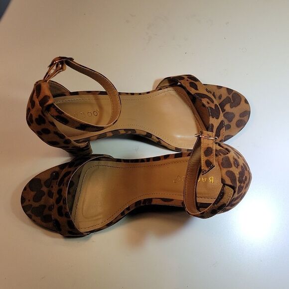 RAMPAGE BAMBOO ANIMAL PRINT DESIGN BLOCK OPEN TOE SINGLE BAND ACROSS SANDAL - Picture 8 of 16